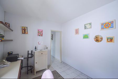 Casa à venda com 157m², 3 quartos e 2 vagas Casa à venda com 157m², 3 quartos e 2 vagasEscritório