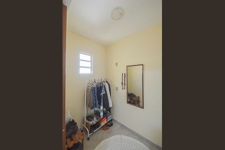Casa à venda com 157m², 3 quartos e 2 vagas Casa à venda com 157m², 3 quartos e 2 vagasCloset da Suíte