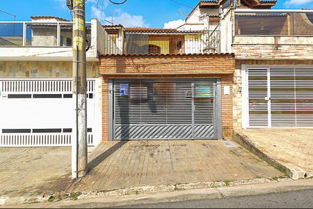 Casa à venda com 157m², 3 quartos e 2 vagas Casa à venda com 157m², 3 quartos e 2 vagasFachada