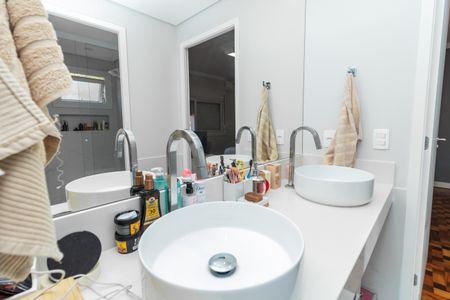 Casa à venda com 280m², 6 quartos e 6 vagasBanheiro da Suíte 2