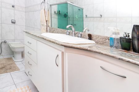 Casa à venda com 280m², 6 quartos e 6 vagasBanheiro da Suíte