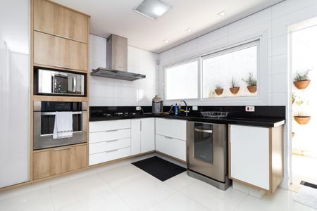 Casa à venda com 280m², 6 quartos e 6 vagasCozinha