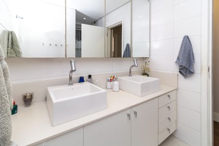 Casa à venda com 280m², 6 quartos e 6 vagasBanheiro