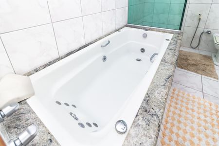 Casa à venda com 280m², 6 quartos e 6 vagasBanheiro da Suíte