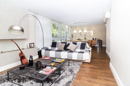 Casa à venda com 280m², 6 quartos e 6 vagasSala