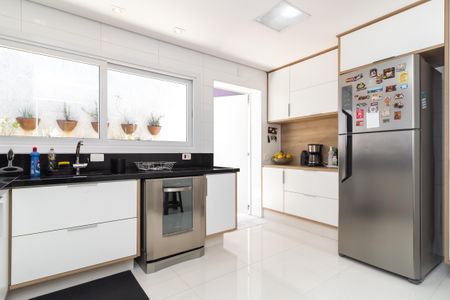 Casa à venda com 280m², 6 quartos e 6 vagasCozinha