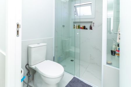 Casa à venda com 280m², 6 quartos e 6 vagasBanheiro da Suíte 2