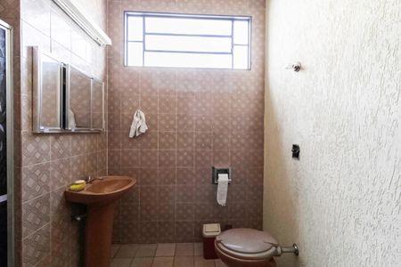 Casa à venda com 395m², 3 quartos e 4 vagas Casa à venda com 395m², 3 quartos e 4 vagasBanheiro social