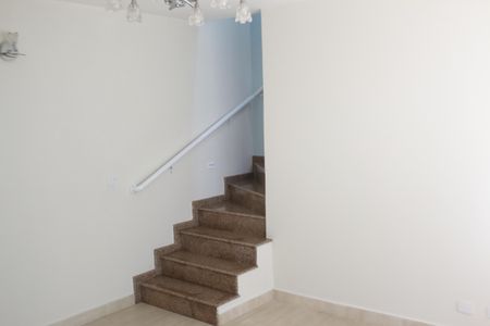 Casa à venda com 220m², 3 quartos e 2 vagasEscada