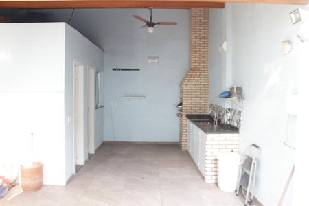 Casa à venda com 220m², 3 quartos e 2 vagasChurrasqueira