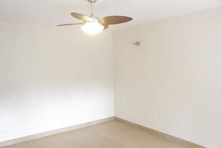 Casa à venda com 220m², 3 quartos e 2 vagasSala