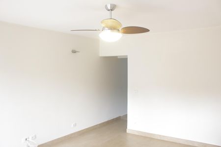 Casa à venda com 220m², 3 quartos e 2 vagasSala