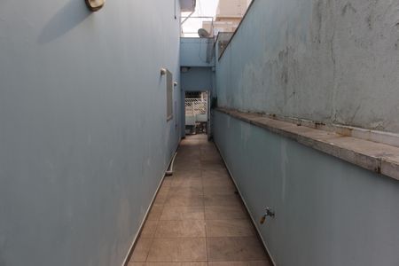 Casa à venda com 220m², 3 quartos e 2 vagasCorredor externo