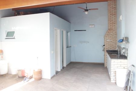 Casa à venda com 220m², 3 quartos e 2 vagasChurrasqueira