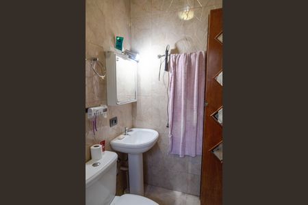 Casa à venda com 250m², 5 quartos e 2 vagas Casa à venda com 250m², 5 quartos e 2 vagasBanheiro da Suíte 2