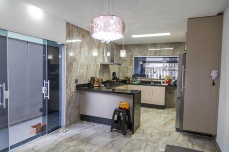 Casa à venda com 250m², 5 quartos e 2 vagas Casa à venda com 250m², 5 quartos e 2 vagasCozinha