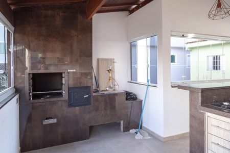 Casa à venda com 250m², 5 quartos e 2 vagas Casa à venda com 250m², 5 quartos e 2 vagasSala