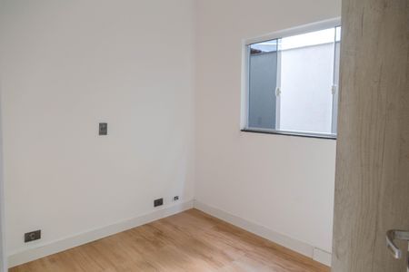 Casa à venda com 250m², 5 quartos e 2 vagas Casa à venda com 250m², 5 quartos e 2 vagasQuarto 3