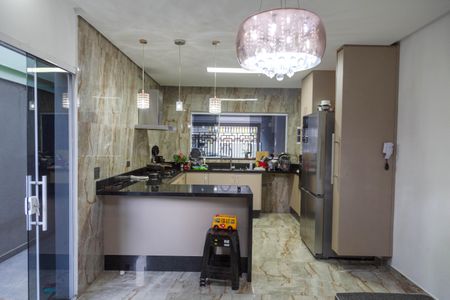 Casa à venda com 250m², 5 quartos e 2 vagas Casa à venda com 250m², 5 quartos e 2 vagasCozinha