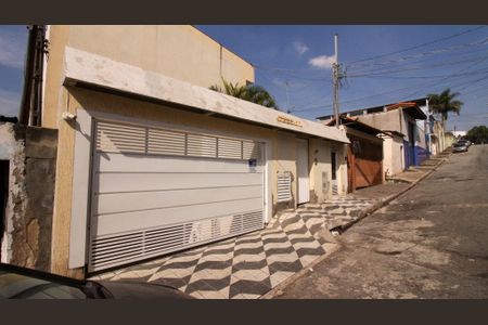Casa de condomínio à venda com 90m², 2 quartos e 1 vaga Casa de condomínio à venda com 90m², 2 quartos e 1 vagaFachada