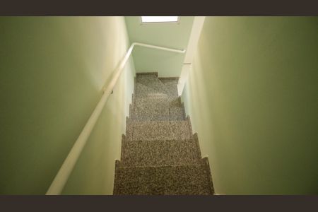 Casa de condomínio à venda com 90m², 2 quartos e 1 vaga Casa de condomínio à venda com 90m², 2 quartos e 1 vagaEscada