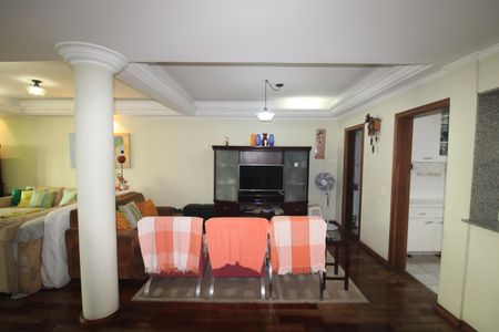 Casa à venda com 380m², 3 quartos e 7 vagasSala