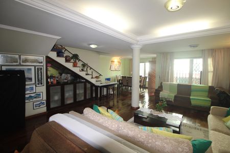 Casa à venda com 380m², 3 quartos e 7 vagasSala