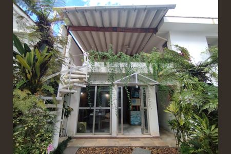 Casa à venda com 280m², 4 quartos e 5 vagasQuintal dos fundos