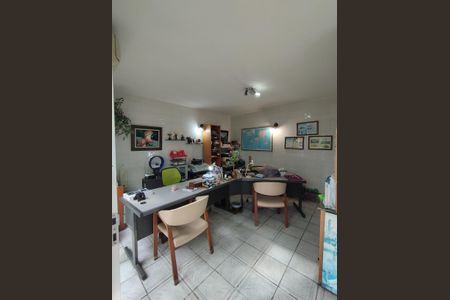 Casa à venda com 280m², 4 quartos e 5 vagasEscritório