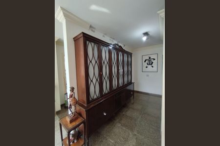 Casa à venda com 280m², 4 quartos e 5 vagasSala