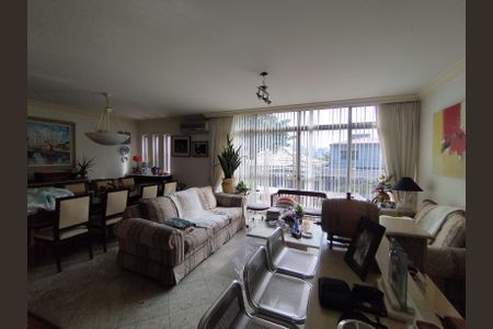 Casa à venda com 280m², 4 quartos e 5 vagasSala