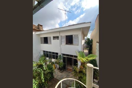 Casa à venda com 280m², 4 quartos e 5 vagasFundos