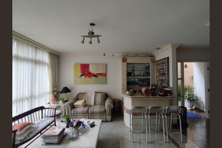 Casa à venda com 280m², 4 quartos e 5 vagasSala