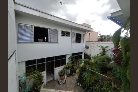 Casa à venda com 280m², 4 quartos e 5 vagasFundos