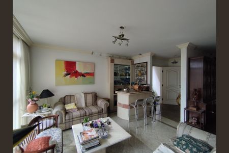 Casa à venda com 280m², 4 quartos e 5 vagasSala