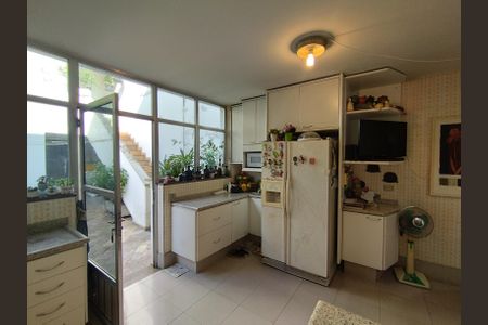 Casa à venda com 280m², 4 quartos e 5 vagasCozinha - Armários