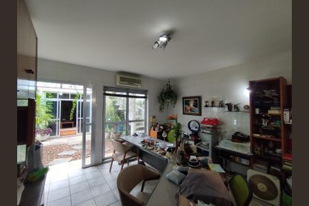 Casa à venda com 280m², 4 quartos e 5 vagasEscritório