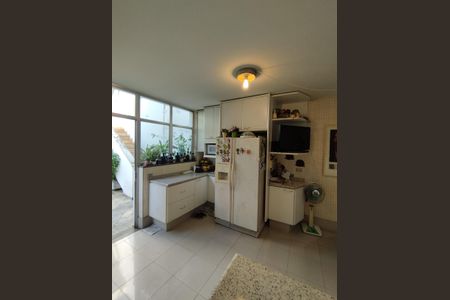 Casa à venda com 280m², 4 quartos e 5 vagasCozinha - Armários