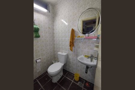 Casa à venda com 280m², 4 quartos e 5 vagasBanheiro da garagem