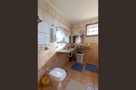 Casa à venda com 393m², 4 quartos e 4 vagasBanheiro Suíte 1