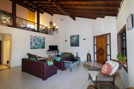 Casa à venda com 393m², 4 quartos e 4 vagasSala