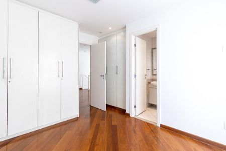 Apartamento à venda com 292m², 4 quartos e 4 vagasFoto 18