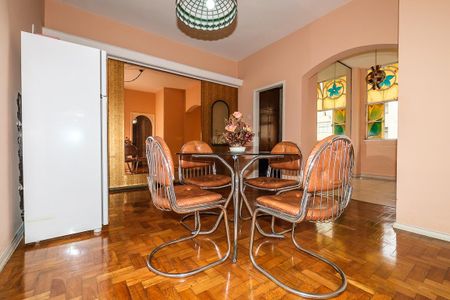 Apartamento à venda com 220m², 3 quartos e sem vaga Apartamento à venda com 220m², 3 quartos e sem vagaSala