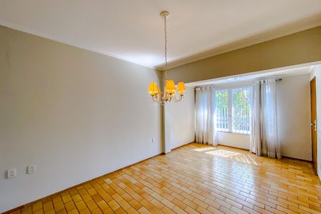 Casa à venda com 200m², 3 quartos e 2 vagasSala