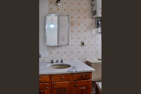 Casa à venda com 249m², 4 quartos e 3 vagasBanheiro Suíte 2