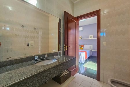 Apartamento para alugar com 500m², 5 quartos e 4 vagas Apartamento para alugar com 500m², 5 quartos e 4 vagasBanheiro da Suíte 5