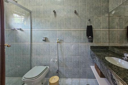Apartamento para alugar com 500m², 5 quartos e 4 vagas Apartamento para alugar com 500m², 5 quartos e 4 vagasBanheiro da Suíte 1