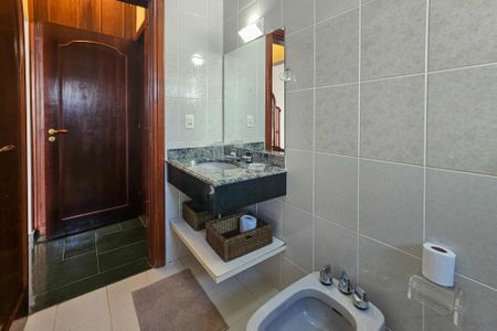 Apartamento para alugar com 500m², 5 quartos e 4 vagas Apartamento para alugar com 500m², 5 quartos e 4 vagasBanheiro da Suíte 4