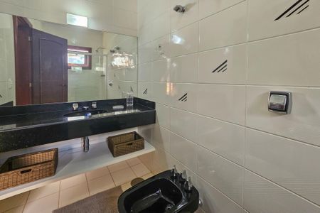 Apartamento para alugar com 500m², 5 quartos e 4 vagas Apartamento para alugar com 500m², 5 quartos e 4 vagasBanheiro da Suíte 2