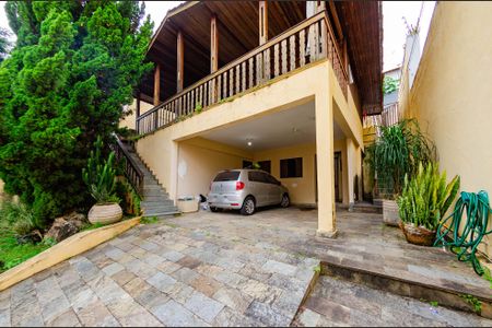 Casa à venda com 210m², 3 quartos e 3 vagas Casa à venda com 210m², 3 quartos e 3 vagasGaragem